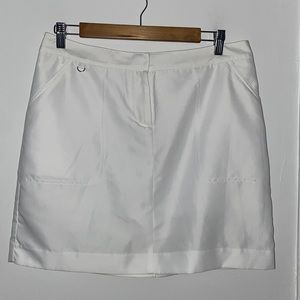 IZOD womens XPG white golf skort.  Size 8. With pockets.  Excellent condition